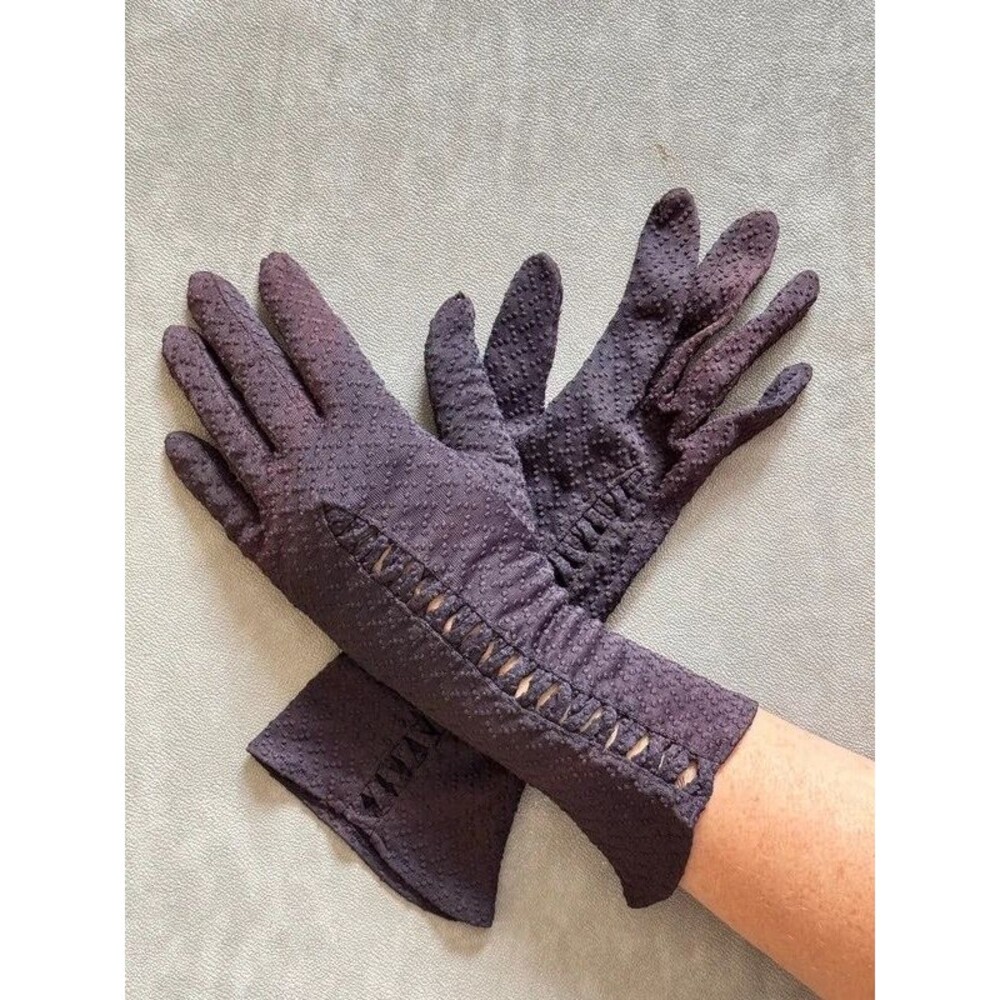 Vintage 1950s Eggplant Purple Kayser Gloves Size 7 Cutout Lattice Dotted